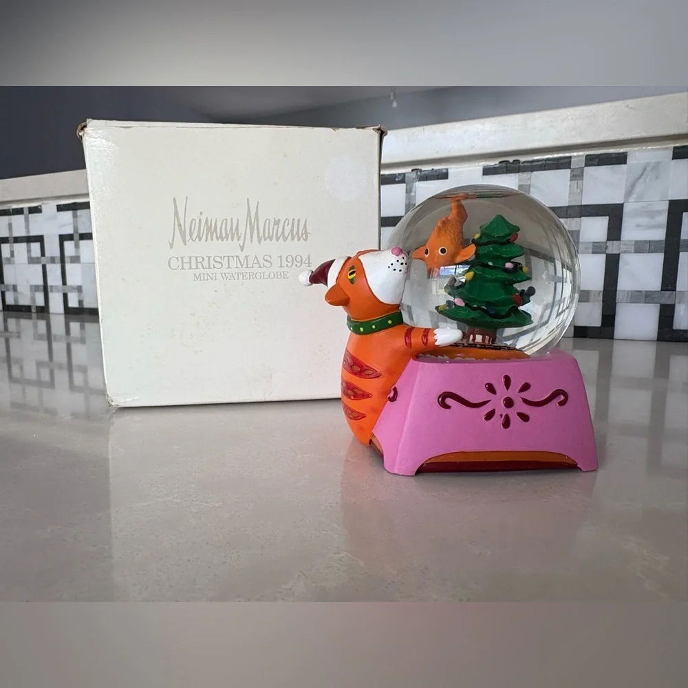 Rare VTG 1994 Neiman Marcus LTD Ed. Cat after Goldfish Snow Globe w/Original Box
